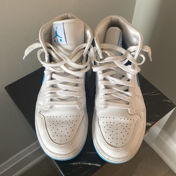 Air Jordan 1s Retro Mid “Legend Blue” - Picture 3 of 5